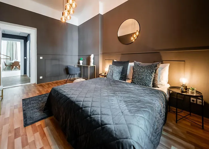 Royal Heritage - Centre